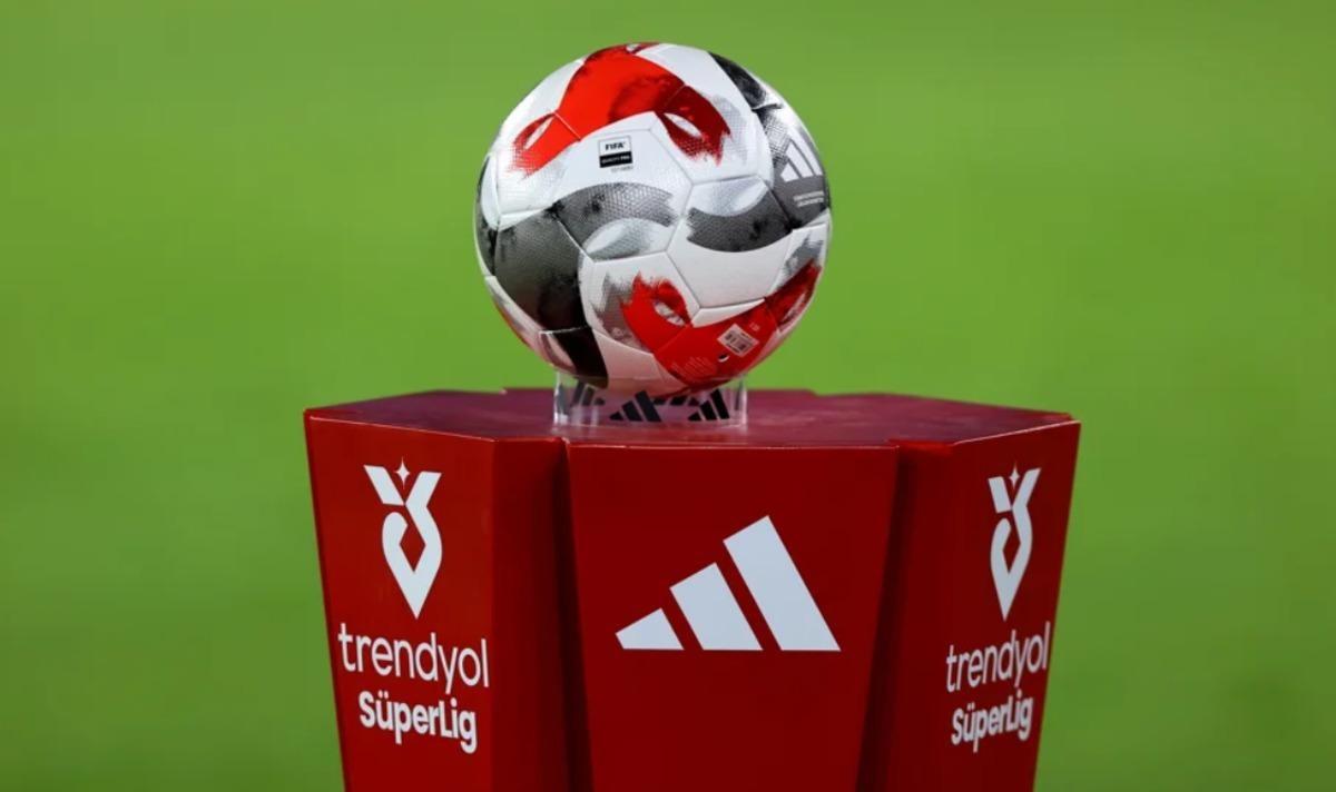 S&uuml;per Lig in kaderi derbiye bağlı! İşte olası t&uuml;m senaryolar: Fenerbah&ccedil;e veya Trabzonspor un şampiyonluğu... 1