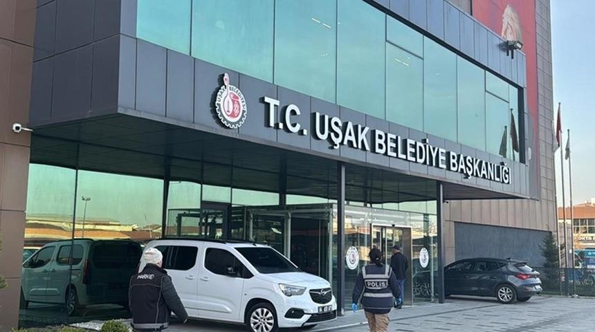 SON DAKİKA |  Uşak Belediyesi'ne 2. dalga operasyon: 25 g&ouml;zaltı kararı
