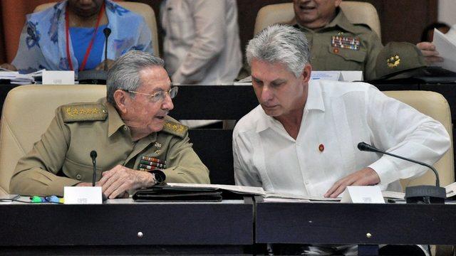 Raul Castro ve yardımcısı Miguel Diaz-Canel