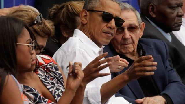 Barack Obama ile Raul Castro 2016'da Küba'da bir beyzbol maçı izlerken