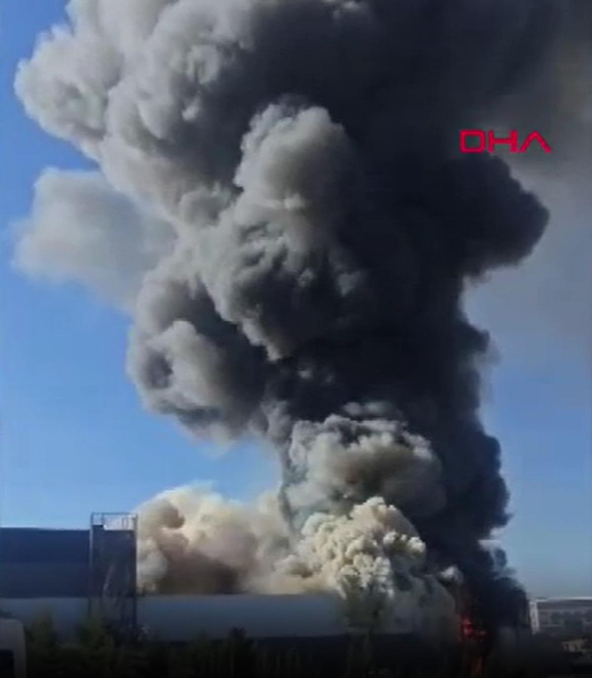 Ankara da fabrika yangını! G&ouml;ky&uuml;z&uuml;n&uuml; dumanlar kapladı 1