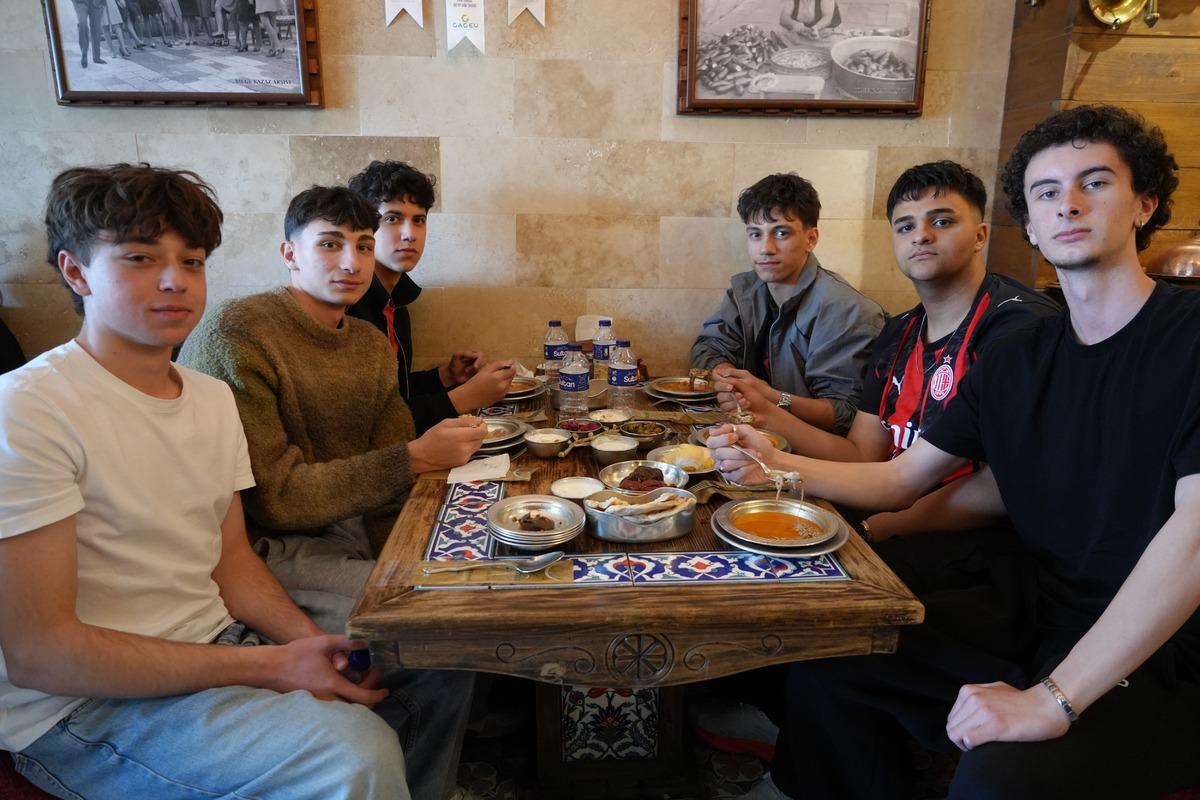 Padişah yemeği olarak biliniyor: İ&ccedil;eni terleterek rahatlatıyor! 3