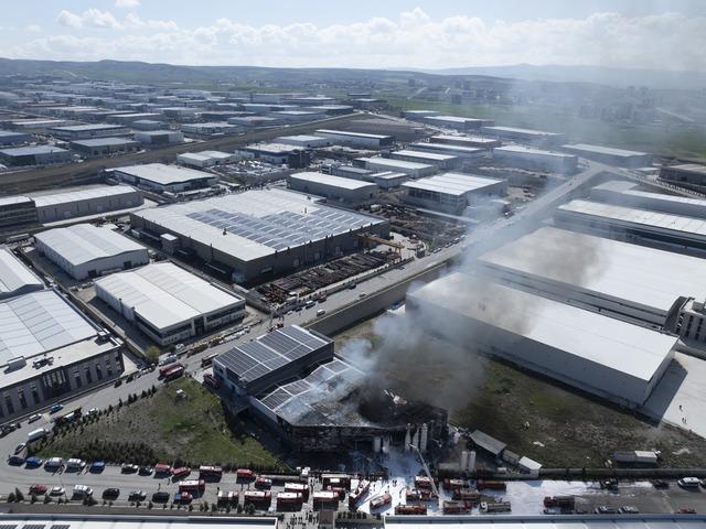 Başkentte boya fabrikasında yangın 5