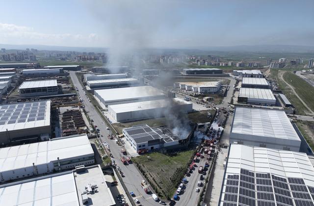 Başkentte boya fabrikasında yangın 4