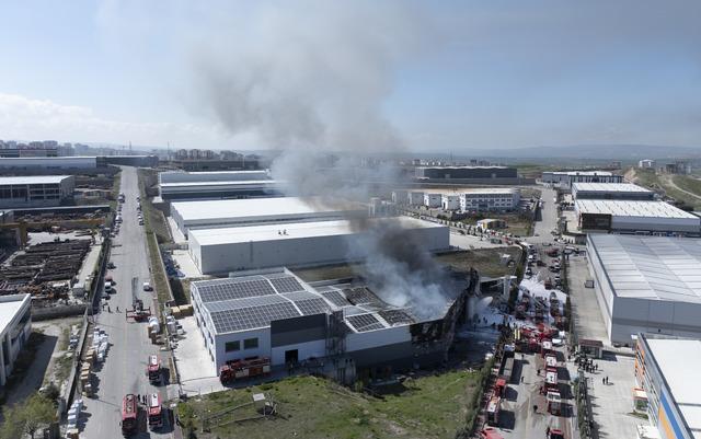 Başkentte boya fabrikasında yangın 3