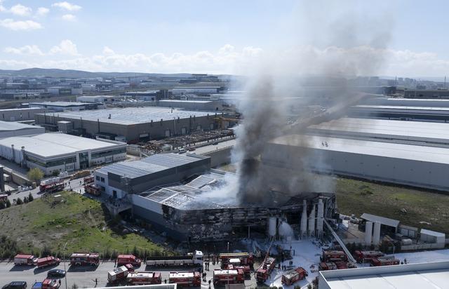 Başkentte boya fabrikasında yangın 2