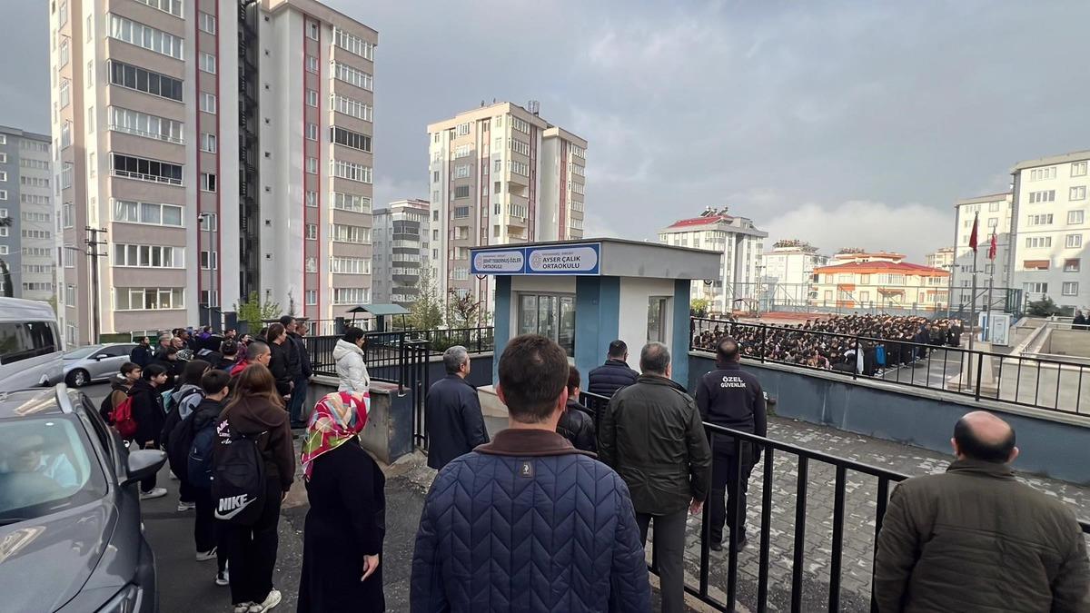 Kahramanmaraş&rsquo;ta acı g&uuml;n&uuml;n ardından okullarda ilk ders: &Ouml;ğretmen ve &ouml;ğrenciler anıldı 1