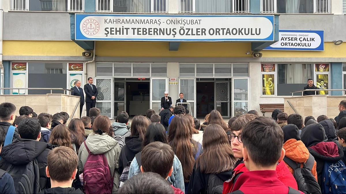 Kahramanmaraş&rsquo;ta acı g&uuml;n&uuml;n ardından okullarda ilk ders: &Ouml;ğretmen ve &ouml;ğrenciler anıldı 3