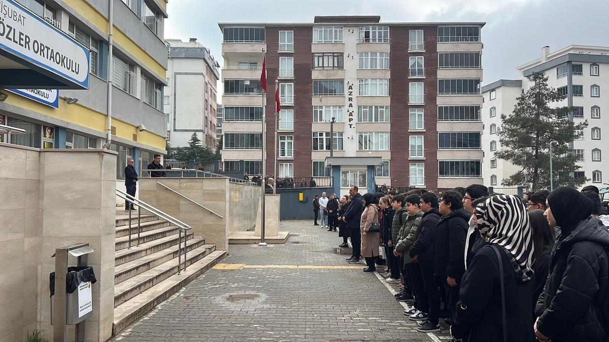 Kahramanmaraş&rsquo;ta acı g&uuml;n&uuml;n ardından okullarda ilk ders: &Ouml;ğretmen ve &ouml;ğrenciler anıldı 4