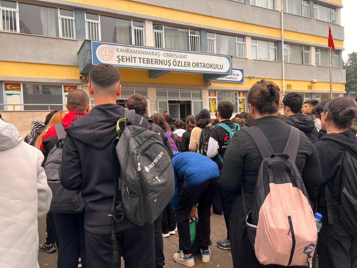 Kahramanmaraş&rsquo;ta acı g&uuml;n&uuml;n ardından okullarda ilk ders: &Ouml;ğretmen ve &ouml;ğrenciler anıldı 7