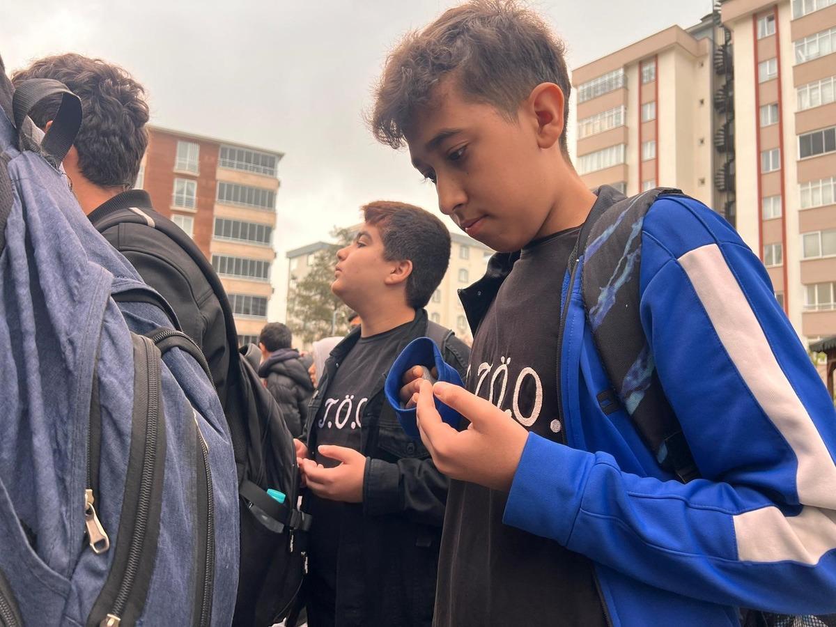 Kahramanmaraş&rsquo;ta acı g&uuml;n&uuml;n ardından okullarda ilk ders: &Ouml;ğretmen ve &ouml;ğrenciler anıldı 8