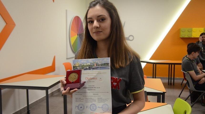 Bah&ccedil;eşehir Koleji Eskişehir Anadolu Lisesi &ouml;ğrencisi matematik dalında d&uuml;nya birincisi oldu