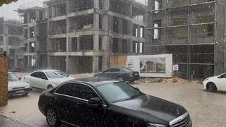 Besni’de dolu ve sağanak sonrası sel meydana geldi