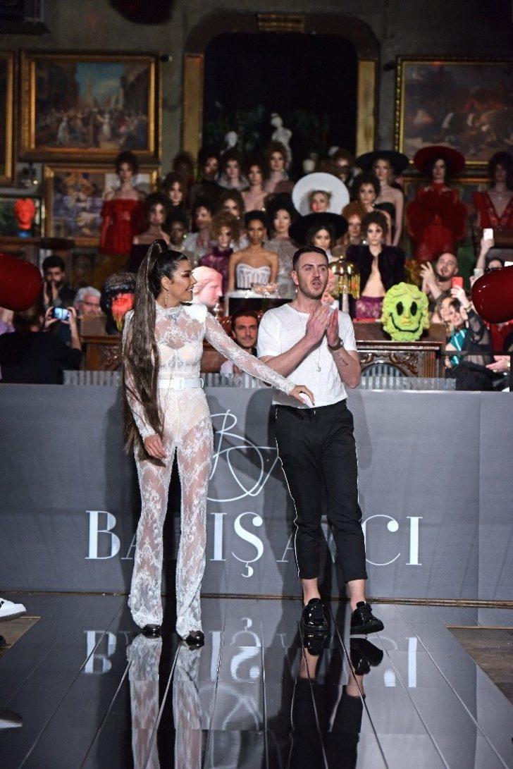 Deniz Akkaya 12 yıl sonra podyumda G1