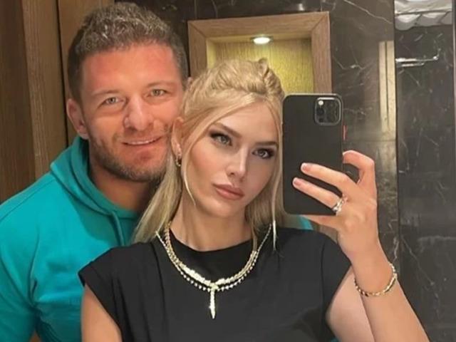 Kızlarının y&uuml;z&uuml;n&uuml; g&ouml;sterdiler! "Babasının aynısı"