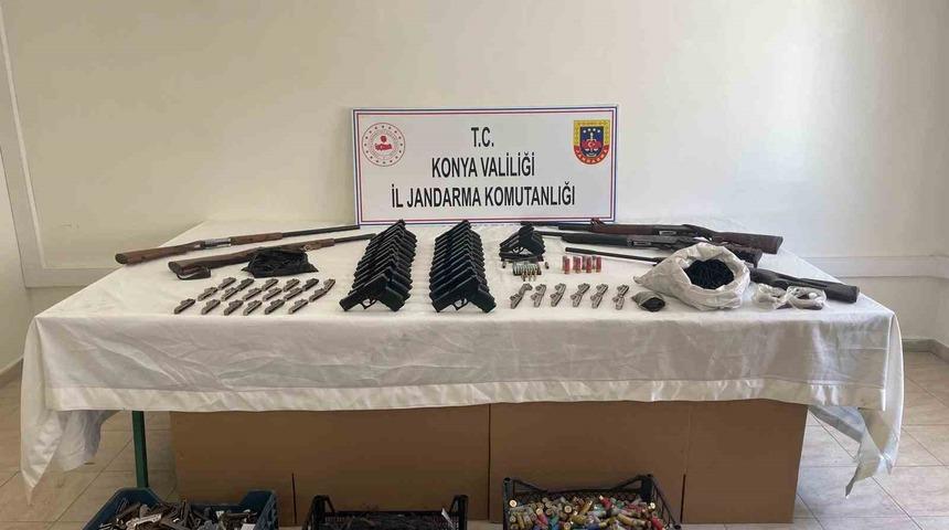 Antalya ve Konya&rsquo;da jandarmadan silah ka&ccedil;ak&ccedil;ılığı operasyonu