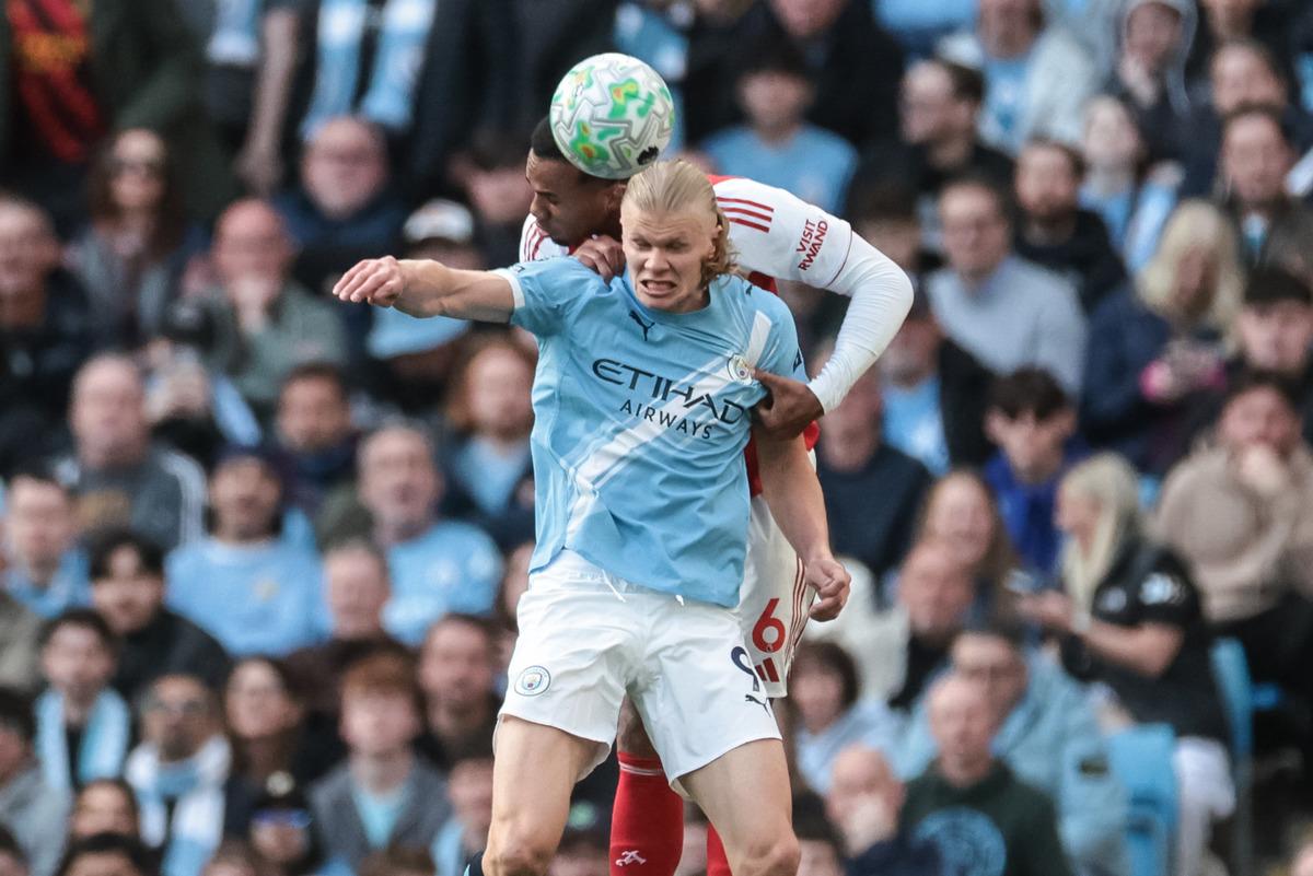 Kartlar Arsenal i&ccedil;in a&ccedil;ıldı! D&uuml;nyanın takip ettiği ma&ccedil;ta bomba medyum kehaneti 1