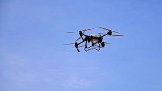 Son dakika: Havadaki drone'u karadan kablosuz şarj ettiler