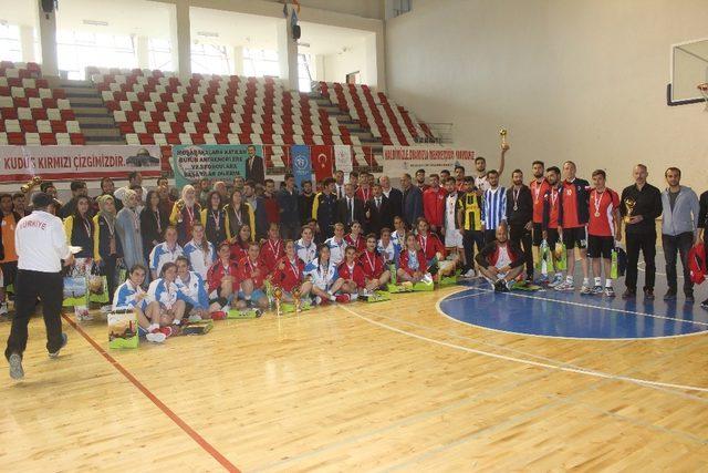 Ağrı’da KYK Voleybol ve Basketbol Turnuvası Türkiye Grup Eleme maçları yapıldı