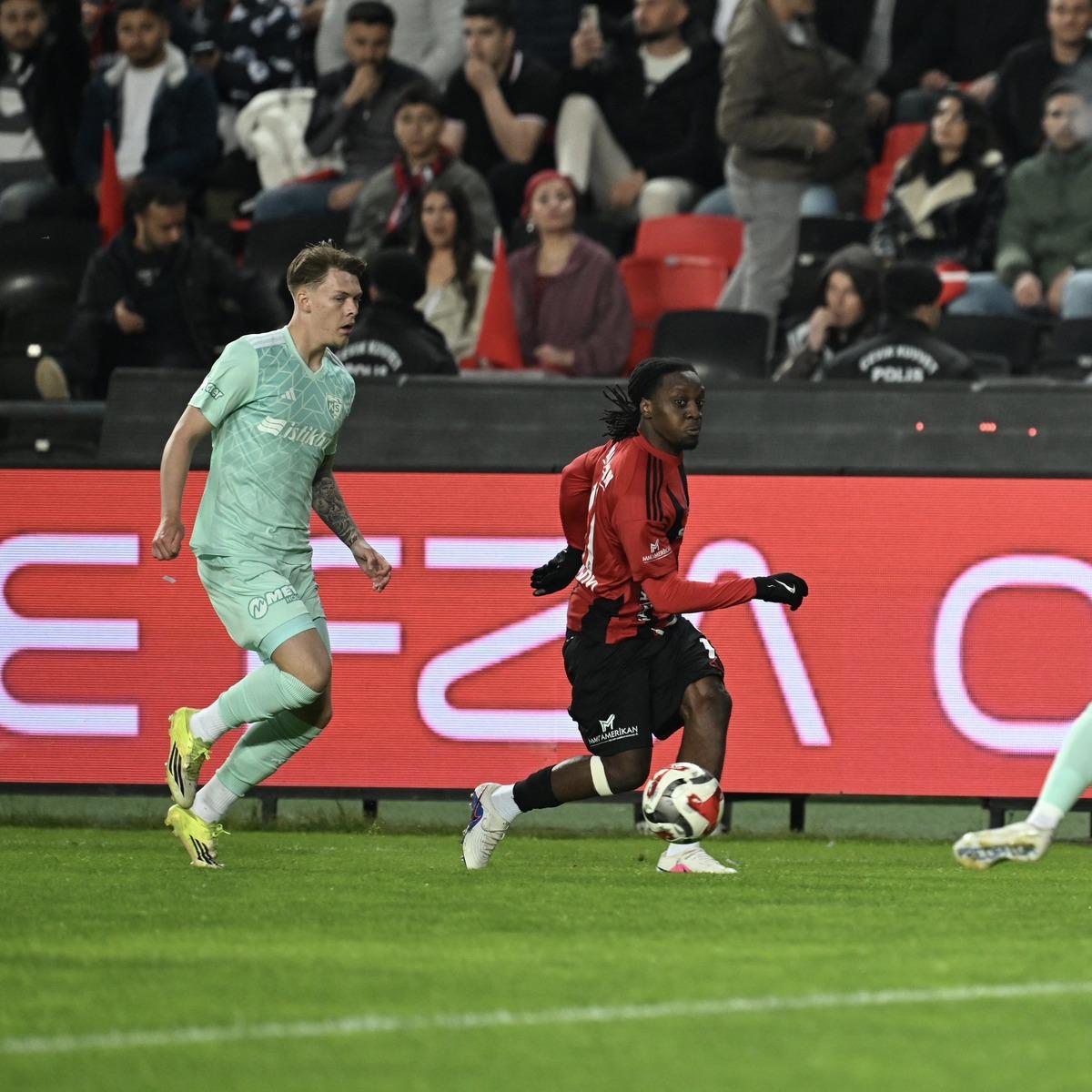 Kayseri de kaos! Skora dayanamadı! Aldığı oyuncuyu hemen &ccedil;ıkardı 1