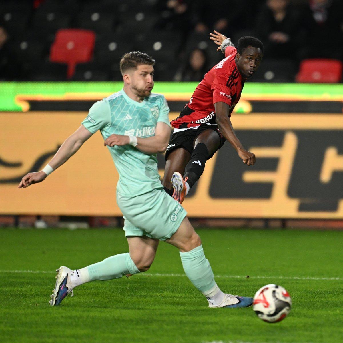 Kayseri de kaos! Skora dayanamadı! Aldığı oyuncuyu hemen &ccedil;ıkardı 4