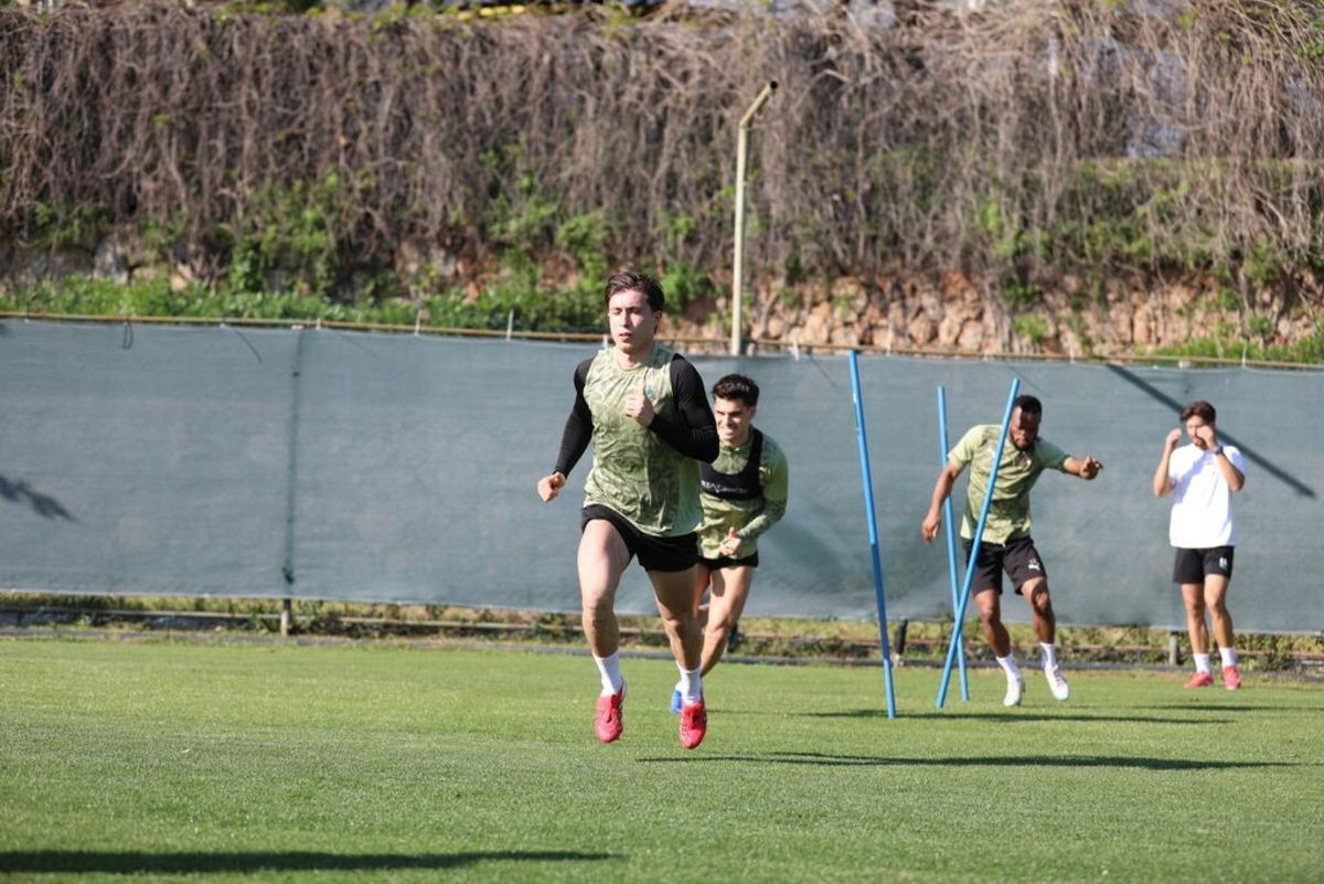 Alanyaspor, Beşiktaş ma&ccedil;ı hazırlıklarına başladı 1