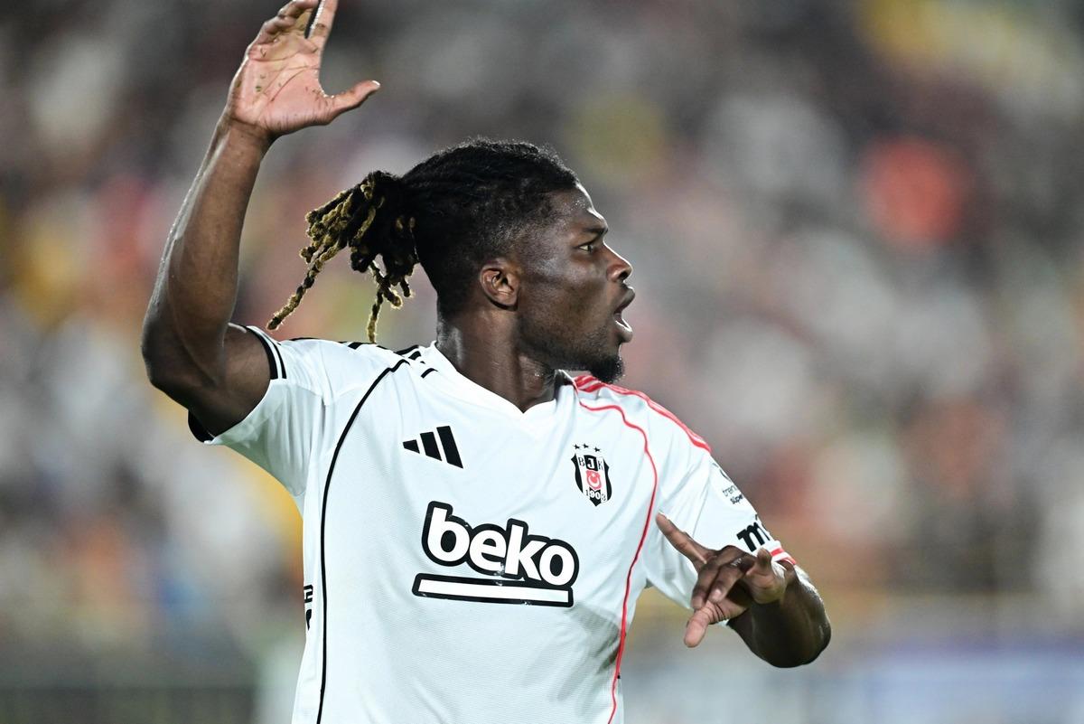 Beşiktaş ta Serdal Adalı canlı yayında "ucu a&ccedil;ık" diye m&uuml;jdeledi! 10