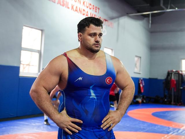 Rakibi yenilgiyi hazmedemedi, tokat attı... Rıza Kayaalp finalde!