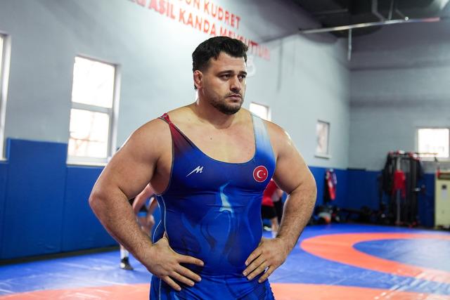 Rıza Kayaalp tarih yazıyor! Rakibi yenilgiyi hazmedemedi, tokat attı