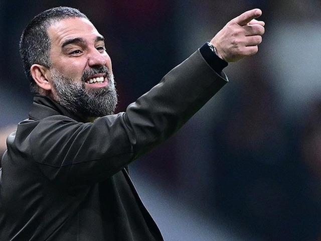 Son d&uuml;d&uuml;k &ccedil;aldı Arda Turan g&ouml;zyaşlarını tutamadı