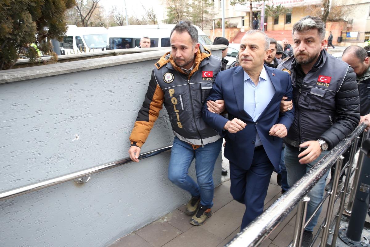 G&uuml;listan Doku soruşturması! Eski Tunceli Valisi Tuncay Sonel adliyeye sevk edildi: "Devletin valisiyim emniyette cevap vermem" 3