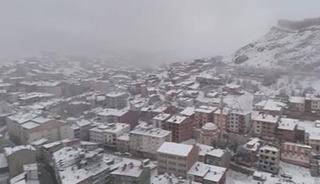 Nisanın sonunda kar s&uuml;rprizi! 'Bir uyandık ki her yer bembeyaz'