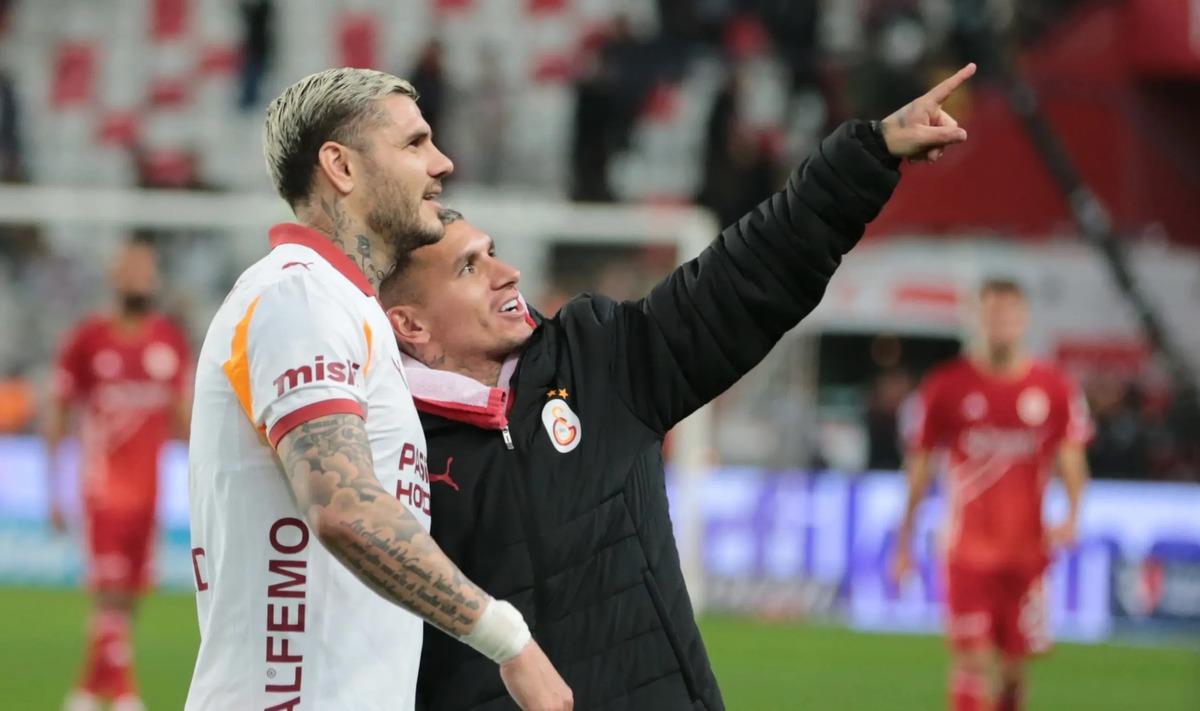 Galatasaray da s&uuml;rpriz ayrılıklar belli oldu! Yeni sezonda yoklar 3