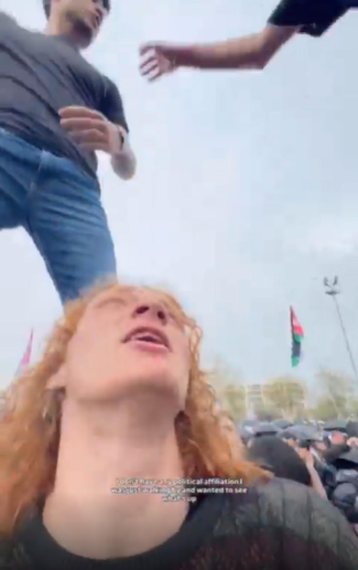 Gezmeye gittiği Diyarbakır da kendini protestonun ortasında buldu! 2