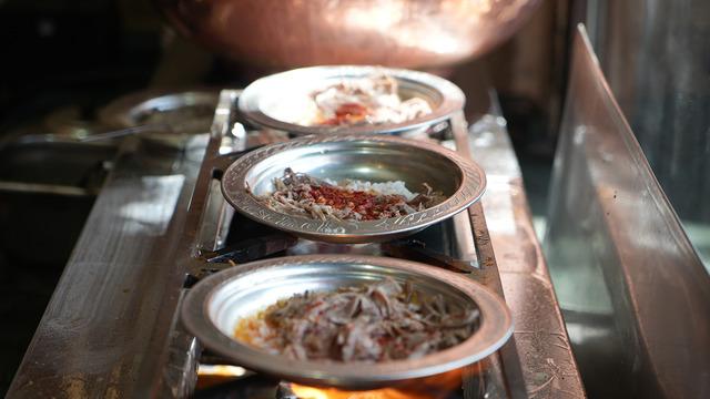 Sadece bir kaşığı antibiyotik etkisi gösteriyor! Yemek için sabah ezanında yola çıkıyorlar