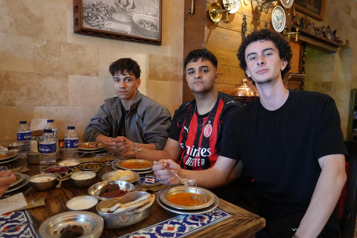 Sadece bir kaşığı antibiyotik etkisi g&ouml;steriyor! Yemek i&ccedil;in sabah ezanında yola &ccedil;ıkıyorlar 2