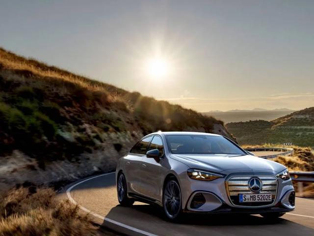 Mercedes ilk tamamen elektrikli C-Serisi'ni tanıttı