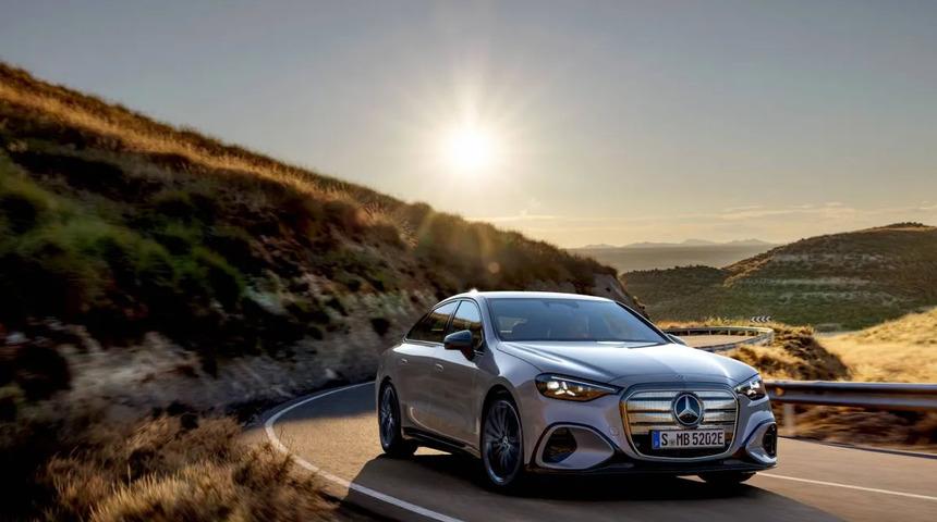 Mercedes ilk tamamen elektrikli C-Serisi'ni tanıttı: Tek şarjla İstanbul'dan Antalya'ya!