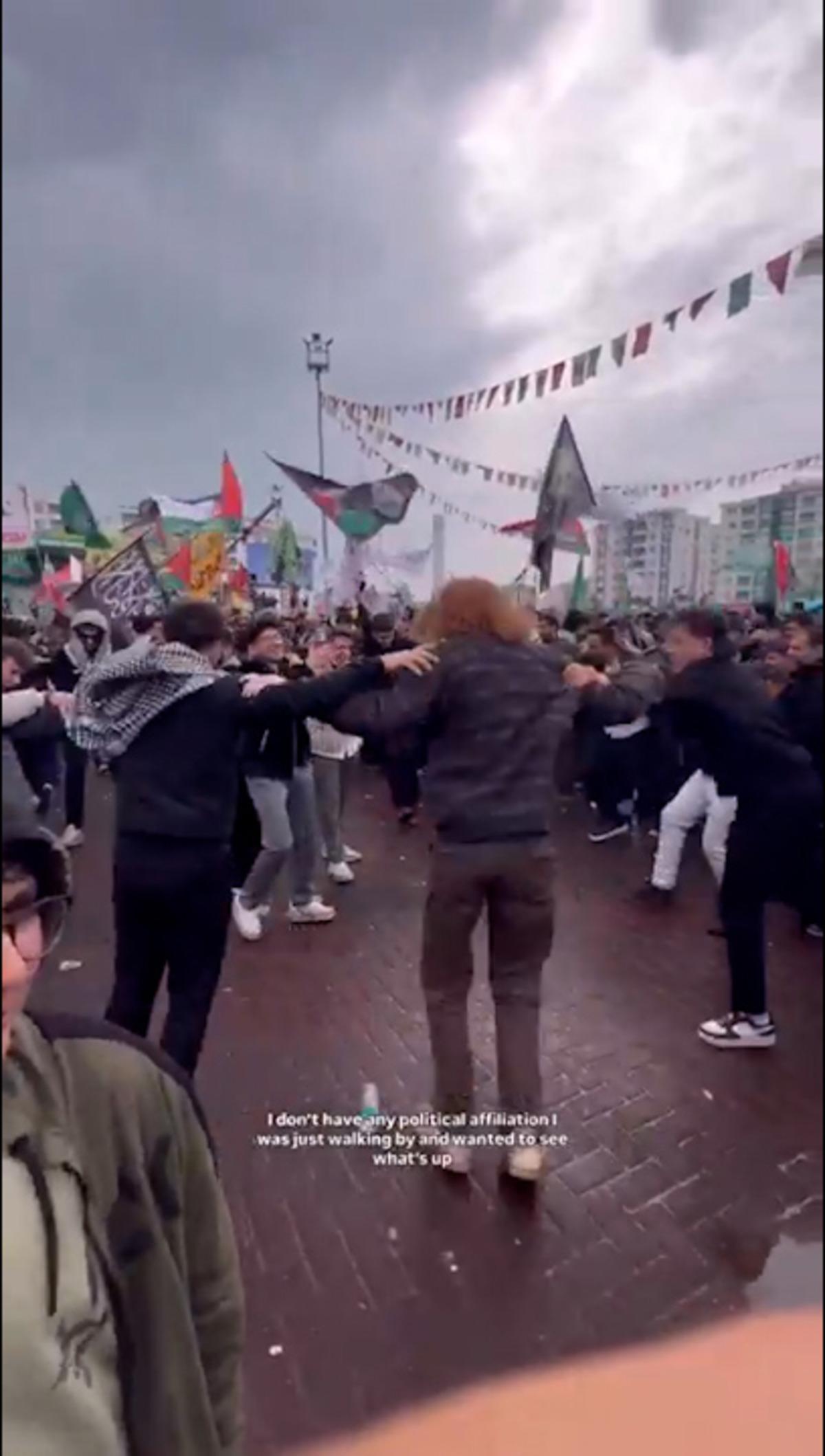 Gezmeye gittiği Diyarbakır da kendini protestonun ortasında buldu! 3