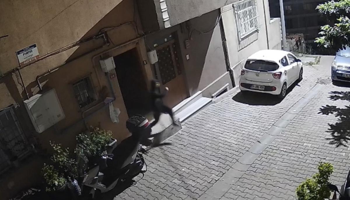 Bina girişinde iğren&ccedil; taciz! Fırında ekmek yaparken yakalandı 2