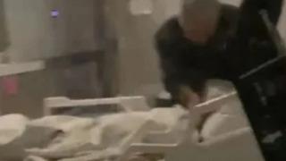 Hastane odasında skandal! 80 yaşındaki babasına dehşeti yaşattı