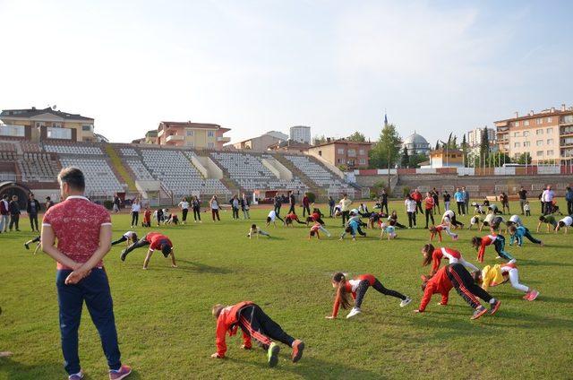 “Koşabiliyorken Koş” projesi ile Bilecik’te 7’den 70’e herkes sporla buluşuyor