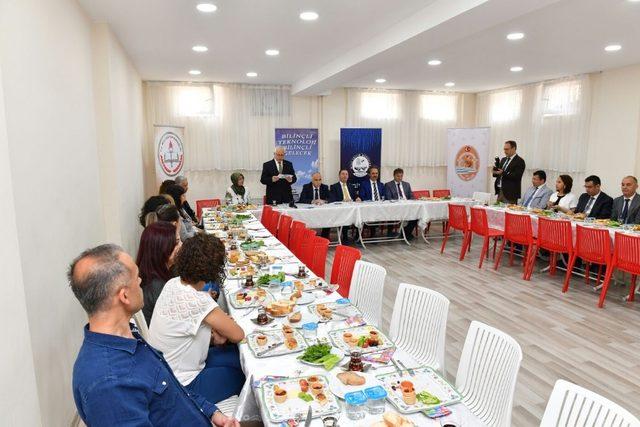 ‘Bilinçli Teknoloji Kullanımı’ projesi değerlendirme toplantısı yapıldı