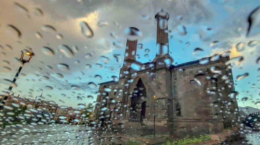 Doğu&rsquo;da y&uuml;ksek kesimlerde kar var