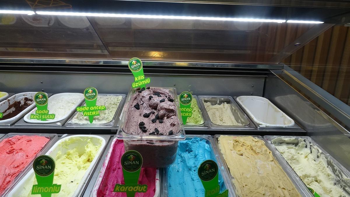 Horoz karası dondurmaya d&ouml;n&uuml;şt&uuml;: D&uuml;nyada ilklerden biri 2