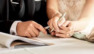 Sonun da bu da oldu! D&uuml;ğ&uuml;ne gelemeyecek olanlar i&ccedil;in davetiyeye IBAN koydu