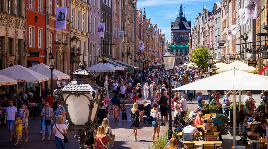 Sokaklara buzdolabı yerleştirildi: İ&ccedil;indeki her şey &uuml;cretsiz!
