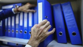 Dosyalar tek tek raflardan iniyor! Bakan G&uuml;rlek duyurdu