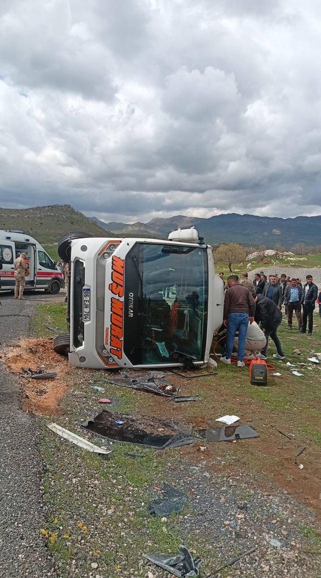 Diyarbakır da midib&uuml;s&uuml;n devrilmesi sonucu ilk belirlemelere g&ouml;re 11 kişi yaralandı 5