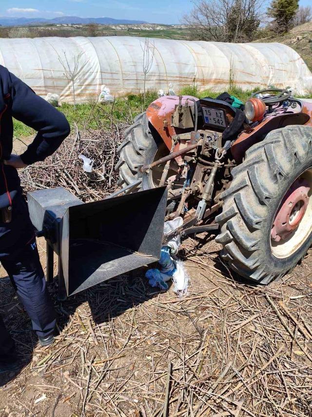 Trakt&ouml;r&uuml;n şaftına ayağı sıkışan kadın yaralandı 2